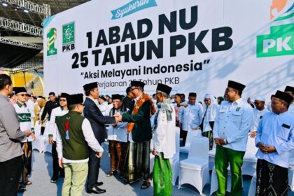 Presiden Jokowi menghadiri Syukuran 1 Abad NU dan 25 Tahun PKB, di Stadion Manahan, Kota Surakarta, Jawa Tengah, Minggu (23/07/2023).