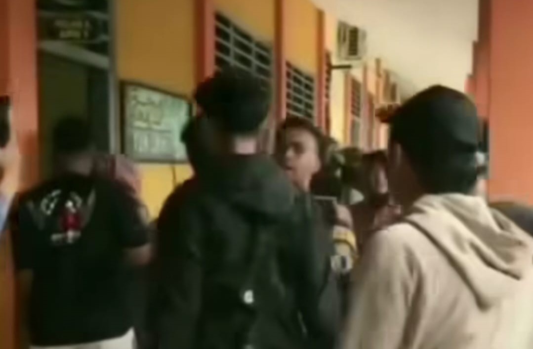 Viral Video Siswa SMK Demo Sekolah Karena PHK Guru Sepihak – Ipol.id