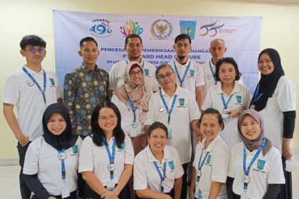 Ikatan Fisioterapi Indonesia (IFI) yang ke 55, pada tanggal 6 Juli 2023 lalu, akademisi dan mahasiswa Prodi Fisioterapi UKI bersama IFI cabang Jakarta Timur berikan penyuluhan kesehatan gerak tubuh di Suku Dinas Kesehatan Jakarta Timur. Foto: UKI