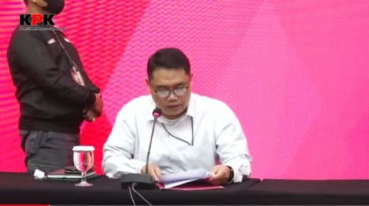 Direktur Penyidikan KPK Brigjen Asep Guntur Rahayu dalam jumpa pers di Gedung Merah Putih KPK, Jakarta Selatan, Kamis (6/7). Foto: Live streaming YT KPK RI
