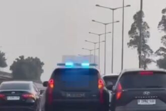 Mobil berpelat merah terjalan tol menuju PIK, Foto: Instagram, @billturangan