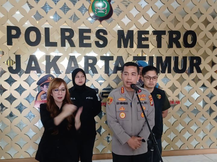 Kapolres Metro Jakarta Timur, Kombes Pol Leonardus Simarmata (tengah). Foto: Joesvicar Iqbal/ipol.id
