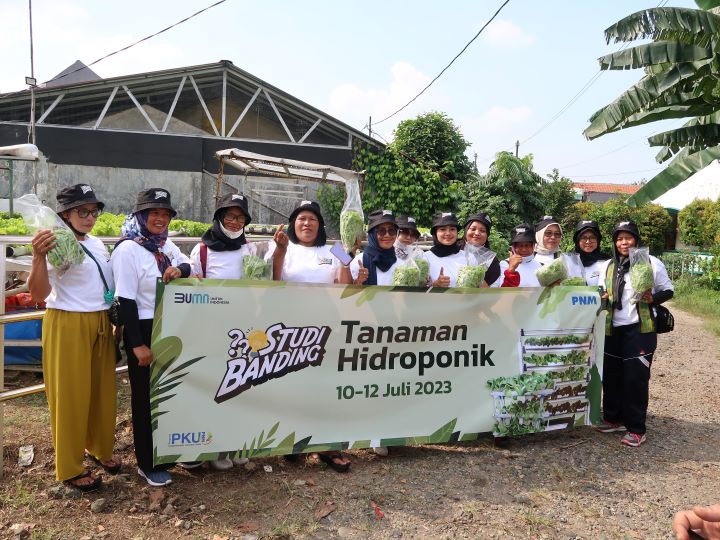 PNM memberikan fasilitas studi banding guna terciptanya akses bagi para nasabah. Mendatangkan nasabah dari pulau yang berbeda-beda untuk berkumpul dan belajar bersama-sama tanpa dikenakan biaya apapun. Foto: PNM