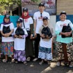 Sukarelawan Komunitas Sopir Truk (KST) Jawa Barat (Jabar) berikan santunan kepada para janda di Desa Kebondanas, Pusakajaya, Kabupaten Subang, belum lama ini. Foto: KST