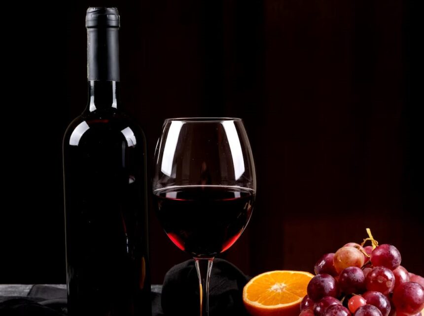 Ilustrasi, Viral red wine bersertifikat halal, Foto: Freepik, @8photo