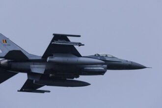 Pesawat F-16 bersiap serang Rusia. Foto/rauters