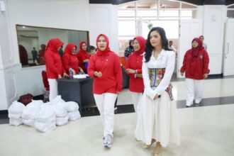 Penasehat Dharma Wanita Persatuan (DWP) Kementerian Pemuda dan Olahraga Republik Indonesia (Kemenpora RI) Niena Kirana Ario Bimo Nandito berharap, para pemuda generasi bangsa termotivasi untuk terlibat dalam berbagai pelaksanaan kegiatan sosial di tengah masyarakat. foto/ipol)