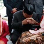 Pabowo Subianto sungkem kepada istri Gus Dur, Shinta Nuriyah Wahid: foto Dok.Gerindra