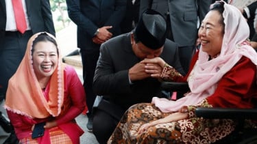 Pabowo Subianto sungkem kepada istri Gus Dur, Shinta Nuriyah Wahid: foto Dok.Gerindra
