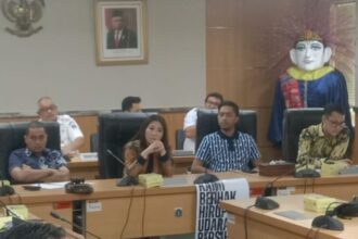 Politisi muda di DPRD DKI Jakarta, Wibi Andrino saat menerima perwakilan pegiat udara Jakarta, Rabu (16/8).( foto Sofian/IPOL.id)