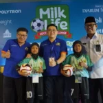 Rara Zenita Fatin dan Rere Zenita Farza, peserta MilkLife Soccer Challenge 2023 Batch 2 asal SD Unggulan Terpadu Bumi Kartini Jepara. Foto/dok/megapro