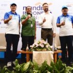 (Kiri- kanan) Direktur Hubungan Kelembagaan Bank Mandiri Rohan Hafas, Ketua Bidang Kejuaraan dan Prestasi Pengurus Besar (PB) Persatuan Golf Indonesia (PGI) Adi Saksono, Commissioner & CEO Asian Tour Cho Minn Thant, dan Presiden Komisaris Pondok Indah Golf Course Agus Suhartono saat berfoto bersama pada Konferensi Pers Mandiri Indonesia Open 2023 di Jakarta, Selasa (1/8). Foto: Bank Mandiri