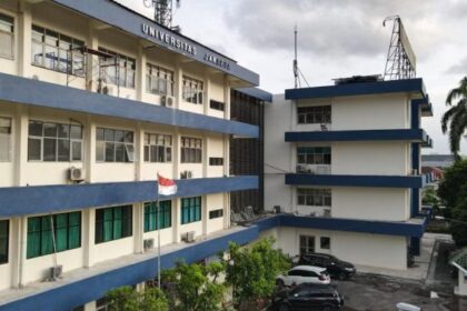 Kondisi kampus semakin memburuk akibat kebijakan rektorat dan Yayasan yang tidak profesional dalam tata kelola Universitas Jakarta.