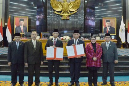 Pj gubernur Heru Budi saat menghadiri rapat paripurna, Jumat (4/8). Foto: Dok DPRD DKI