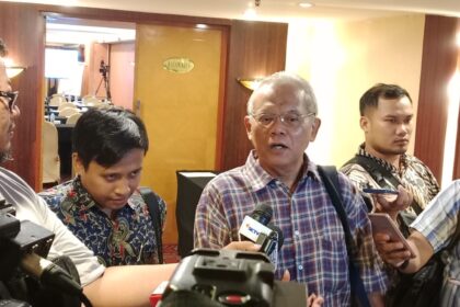 Pakar Hukum Universitas Trisakti, Abdul Fickar Hadjar saat diwawancarai media di kawasan Jaksel, Senin (7/8)