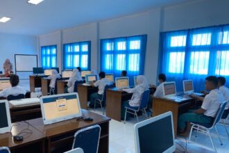Kementerian Pendidikan, Kebudayaan, Riset, dan Teknologi (Kemendikbudristek) terus berkomitmen untuk meningkatkan kualitas dunia pendidikan di Indonesia.