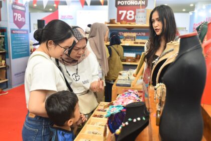 Kementerian BUMN berkolaborasi dengan Pertamina dan Angkasa Pura II menggelar bazar UMKM (Usaha Mikro Kecil Menengah) di Gedung Sarinah Jakarta pada 11-14 Agustus 2023