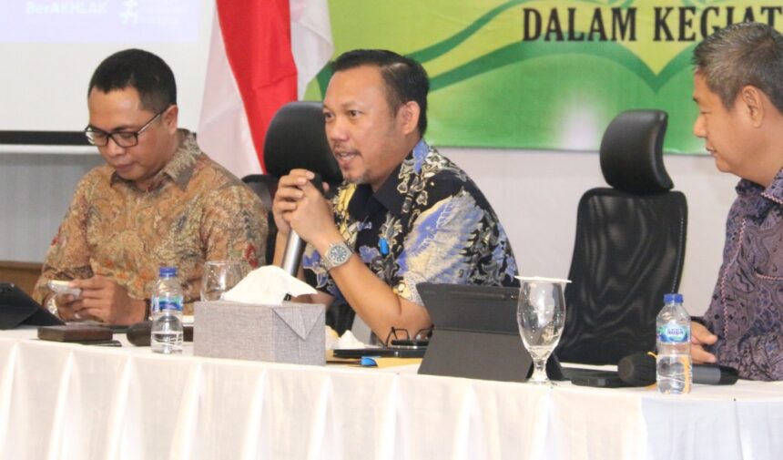 Kepala BPN Kota Depok Indra Gunawan saat menjadi keynote speech Konferensi Daerah Luar Biasa (Konferdalub) Pengurus Daerah Ikatan Pembuat Akta Tanah (IPPAT) Kota Depok dan Sosialisasi Peraturan Menteri (Permen) ATR/BPN Nomor 3 Tahun 2023 tentang Penerbitan Dokumen Elektronik Dalam Kegiatan Pendaftaran Tanah di Aula Bank Jabar Banten (BJB) Cabang Kota Depok, Senin, 14 Agustus 2023.