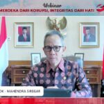 Ketua Dewan Komisioner OJK Mahendra Sirega dalam Webinar Merdeka dari Korupsi, Integritas Dari Hati yang digelar di Jakarta, Selasa (15/8).