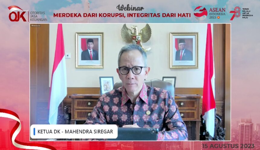 Ketua Dewan Komisioner OJK Mahendra Sirega dalam Webinar Merdeka dari Korupsi, Integritas Dari Hati yang digelar di Jakarta, Selasa (15/8).