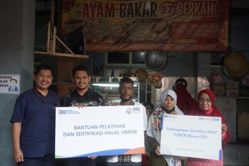 Melalui program Tanggung Jawab Sosial dan Lingkungan (TJSL), BRI memberikan bantuan pelatihan dan pemberian sertifikat halal bagi pelaku UMKM. Foto: Dok BRI