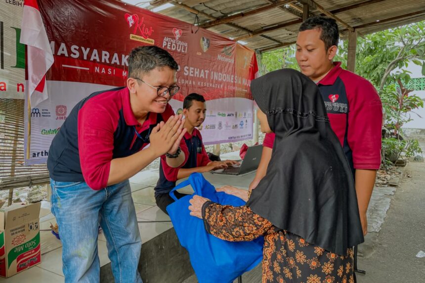 Artha Graha Peduli (AGP) dalam merayakan hari kemerdekaan Republik Indonesia yang ke 78 tahun, kembali menggelar aksi sosial kemasyarakatan dengan melakukan penyuluhan kesehatan tentang pola hidup sehat sejak 15 Agustus sampai dengan 20 Agustus 2023. Foto/ipol/ist