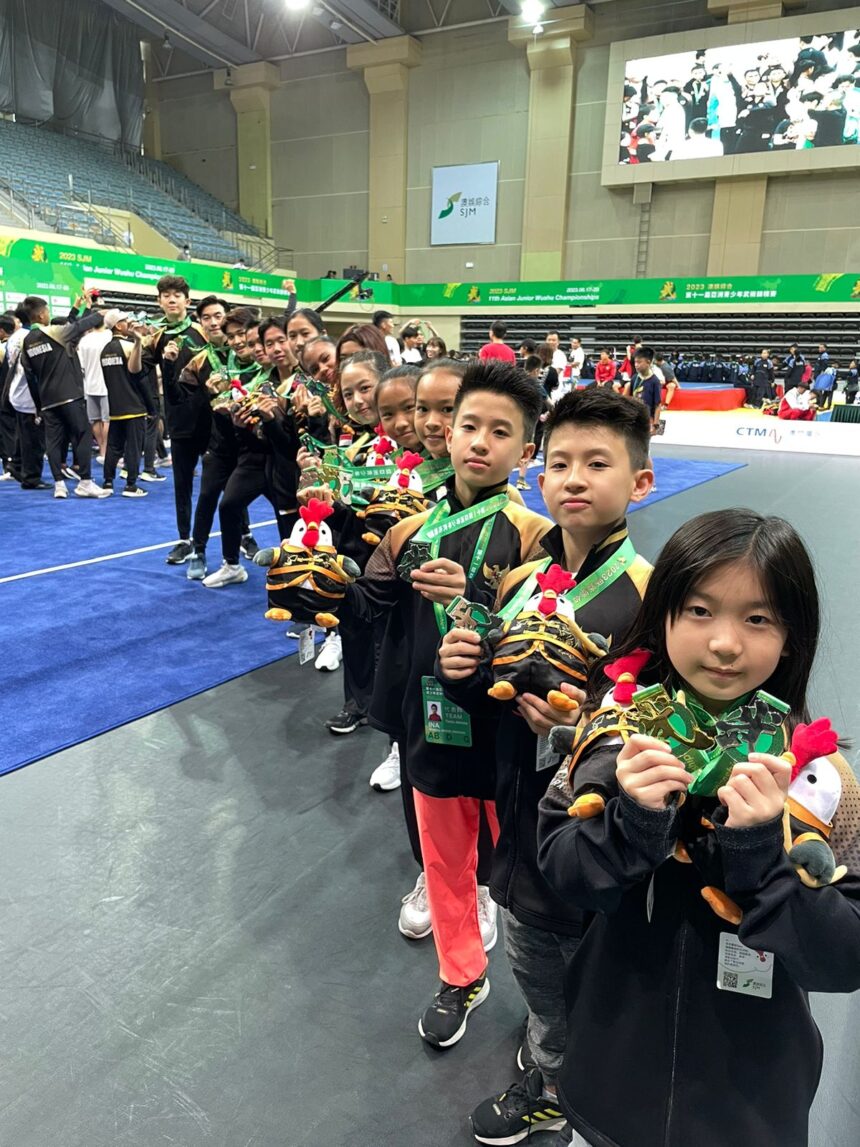 Timnas Wushu Junior Indonesia membuat kejutan dengan merebut 6 medali emas, 14 perak (11 Taolu dan 3 Sanda), dan 10 perunggu (6 Taolu dan 4 Sanda) pada Kejuaraan Asia Wushu Junior XI/2023 bertajuk 11th Asia Junior Wushu Championship 2023 yang berlangsung di Macao, 14-20 Agustus 2023. Foto/ist