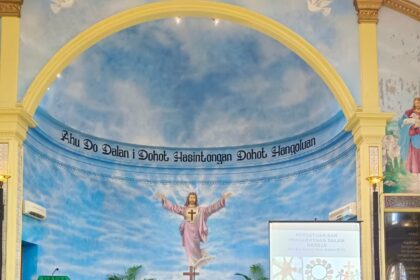 Kegiatan pengabdian kepada Masyarakat (PkM) dengan tema “Penguatan Sikap Positif Perempuan dan Laki-Laki Kristen dalam Keluarga, Gereja dan Masyarakat: Keharmonisan Keluarga dan Pelayanan” digelar di Gereja HKBP Sola Gratia Kayu Mas Jakarta Timur pada Jumat (25/8). Foto: Arsip Universitas Kristen Indonesia (UKI)