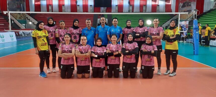 Tim putri Jawa Barat (Jabar) gagal melangkah ke semifinal Kejuaraan Bolavoli Piala Kapolri 2023 usai dikalahkan Jawa Timur (Jatim) di GOR Pangsuma Pontianak, Senin (28/8/2023). Foto/moji