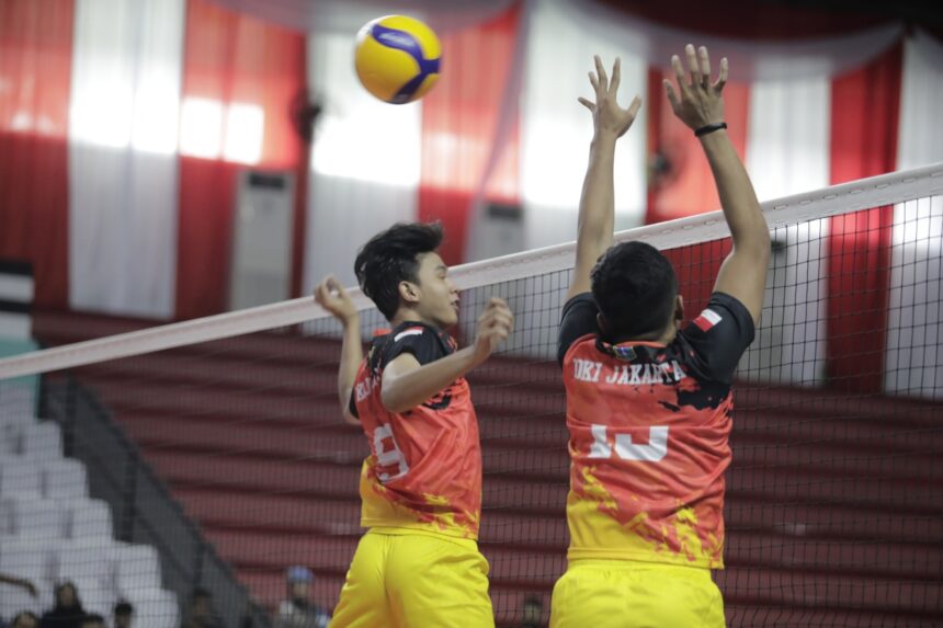 Tim putra DKI Jakarta gagal melangkah ke semifinal Piala Kapolri 2023 usai dikalahkan Sumatra Selatan (Sumsel) 2-3 (21-25, 23-25, 25-19, 25-19, 12-15) pada akhir laga Pul B babak delapan besar yang berlangsung di GOR Pangsuma Pontianak, Selasa (29/8/2023). Foto/moji