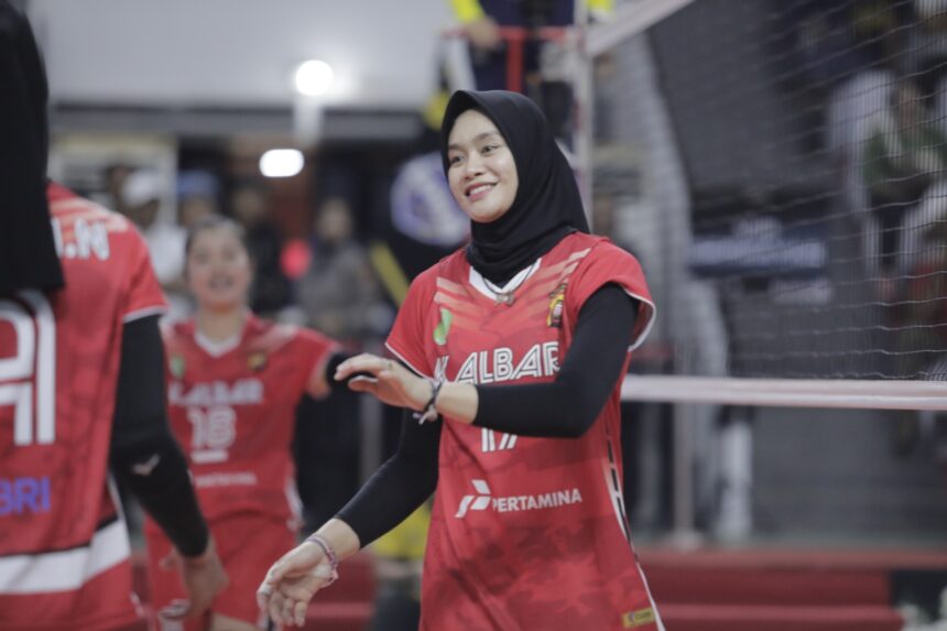 Tuan rumah Kalimantan Barat (Kalbar) putri dan Jawa Timur (Jatim) akan saling berhadapan di partai final Kejuaraan Bolavoli Piala Kapolri 2023, Sabtu (2/9/2023) setelah kedua tim itu mengalahkan lawan-lawannya di babak semifinal, di GOR Pangsuma Pontianak, Rabu (30/8/2023).foto/moji