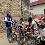 Marta Yandry Rachman, caleg DPR untuk Dapil IX Jawa Tengah menghadiri acara Sepeda Santai dan Sepeda Hias yang digelar warga Desa Kalijambe, Minggu (20/8). Foto: Ist
