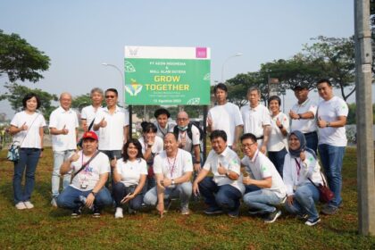 Menyambut pembukaan AEON Store di Alam Sutera pada 14 September mendatang, AEON Indonesia melakukan penanaman 60 bibit pohon di lokasi seluas 750 m2 pada Sabtu, 12 Agustus 2023. Ke-60 bibit pohon Kayu Putih Rainbow atau Pohon Pelangi tersebut di tanam di Jalur Sutera Boulevard, kawasan Alam Sutera.