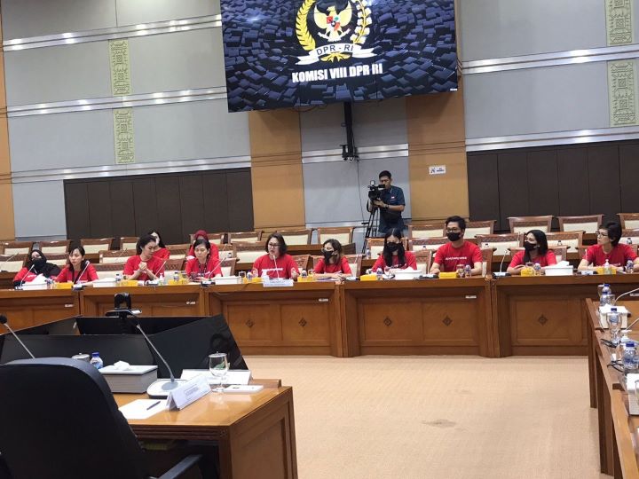 Perkumpulan Perjuang Anak Indonesia saat memenuhi undangan Komisi VIII DPR. Foto: Ist
