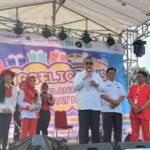 Wali Kota Tangsel Benyamin Davnie membuka acara Tangselicious 2023 di Lotte Grosir Serpong, Foto: Ipol.id / Vinolla