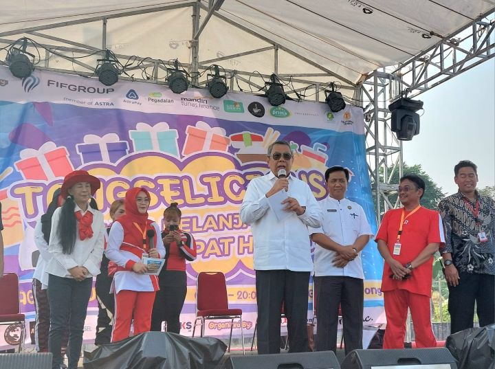 Wali Kota Tangsel Benyamin Davnie membuka acara Tangselicious 2023 di Lotte Grosir Serpong, Foto: Ipol.id / Vinolla