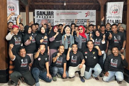 Para sukarelawan Ganjaran Buruh Berjuang (GBB) memperkuat sokongan untuk capres besutan PDIP di 2024 dengan melakukan deklarasi dan pengukuhan struktur pemenangan di 45 kecamatan se-Kabupaten/Kota Cirebon, Jawa Barat, Minggu (20/8). Foto: GBB