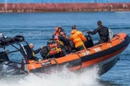 Petugas lakukan pencarian terhadap korban kapal yang hilang kontak di Pulau Sumatera, Foto: Instagram, @distori_id