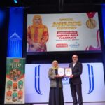 Gubernur Jawa Timur Khofifah Indar Parawansa menerima penganugerahan Honorary Award for Global Peace and Women Empowerment
