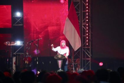 Gubernur Jawa Timur Khofifah Indar Parawansa aat menghadiri HUT ke-62 Bank Jatim di Convention Hall Grand City Surabaya, Minggu (20/8). Foto: Pemprov Jatim