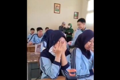 Momen Ucok berpisah dengan teman sekolah, Foto: Twitter, @Kegoblokan.Unfaedah