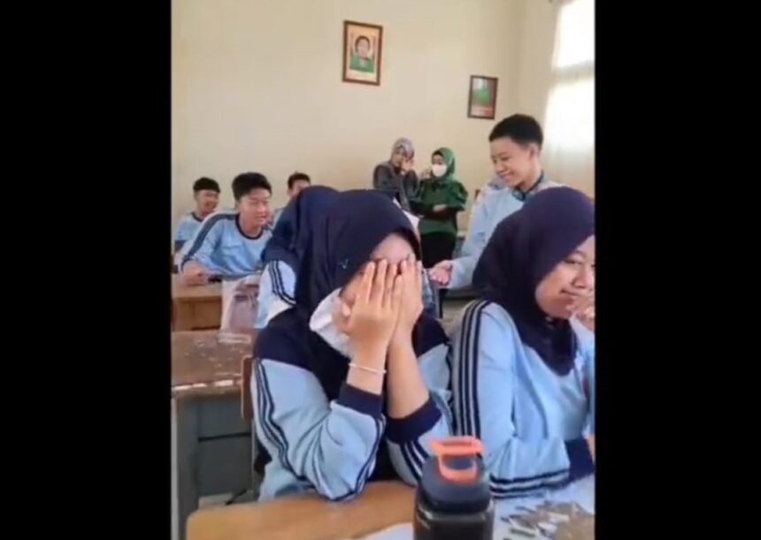 Momen Ucok berpisah dengan teman sekolah, Foto: Twitter, @Kegoblokan.Unfaedah