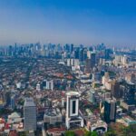Foto udara Jakarta, yang masih menjadi kota dengan kualitas udara yang buruk menurut IqAir.