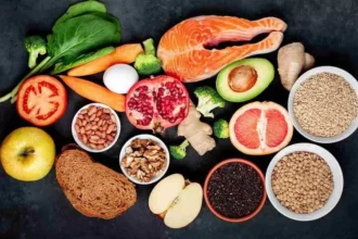 Pola makan yang sehat melibatkan konsumsi beragam makanan seperti buah-buahan, sayuran, biji-bijian, protein nabati dan hewani yang rendah lemak, serta lemak sehat seperti omega-3 yang ditemukan dalam ikan dan kacang-kacangan. Foto/dok/ipol