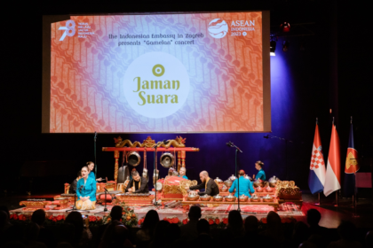 Gamelan Jaman Suara saat tampil di Zagreb Kroasia.