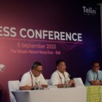 Foto (1): Direktur Wholesale & International Service Telkom, Bogi Witjaksono (tengah) didampingi Chief Executive Officer Telkom Indonesia Internasional (Telin) Budi Satria Dharma Purba (kanan) dan SVP Corporate Communication & Investor Relation Telkom Ahmad Reza (kiri) selaku moderator pada press conference Bali Annual Telkom International Conference (BATIC) 2023, di The Westin Resort Nusa Dua Bali, Selasa (5/9). Foto: Telkom Indonesia