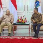 Mantan gubernur DKI Jakarta, Fauzi Bowo saat melakukan kunjungan ke Pj gubernur, Heru Budi Hartono.(foto dok pemprov)