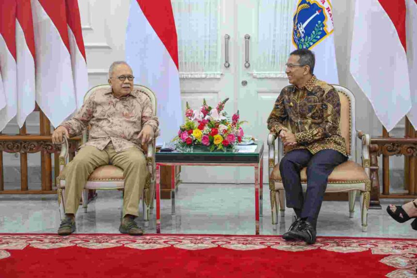Mantan gubernur DKI Jakarta, Fauzi Bowo saat melakukan kunjungan ke Pj gubernur, Heru Budi Hartono.(foto dok pemprov)