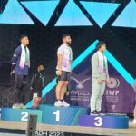 Atlet angkat besi(lifter) Indonesia Rahmat Erwin Abdullah berhasil membawa pulang 1 emas dan 1 perak, serta pantas dijuluki ' The King Of Clean and Jerk' karena berhasil memecahkan Rekor Dunia Celan and Jerk dari Kejuaraan Dunia Angkat Besi "IWF World Championships 2023" di Riyadh, Arab Saudi. Foto/dok/pabsi