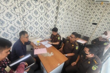 Tim Jaksa Penuntut Umum (JPU) Kejaksaaan Negeri Jakarta Selatan saat menerima pelimpahan berkas perkara dan barang bukti (tahap dua) atas nama tersangka Windy Purnomo.